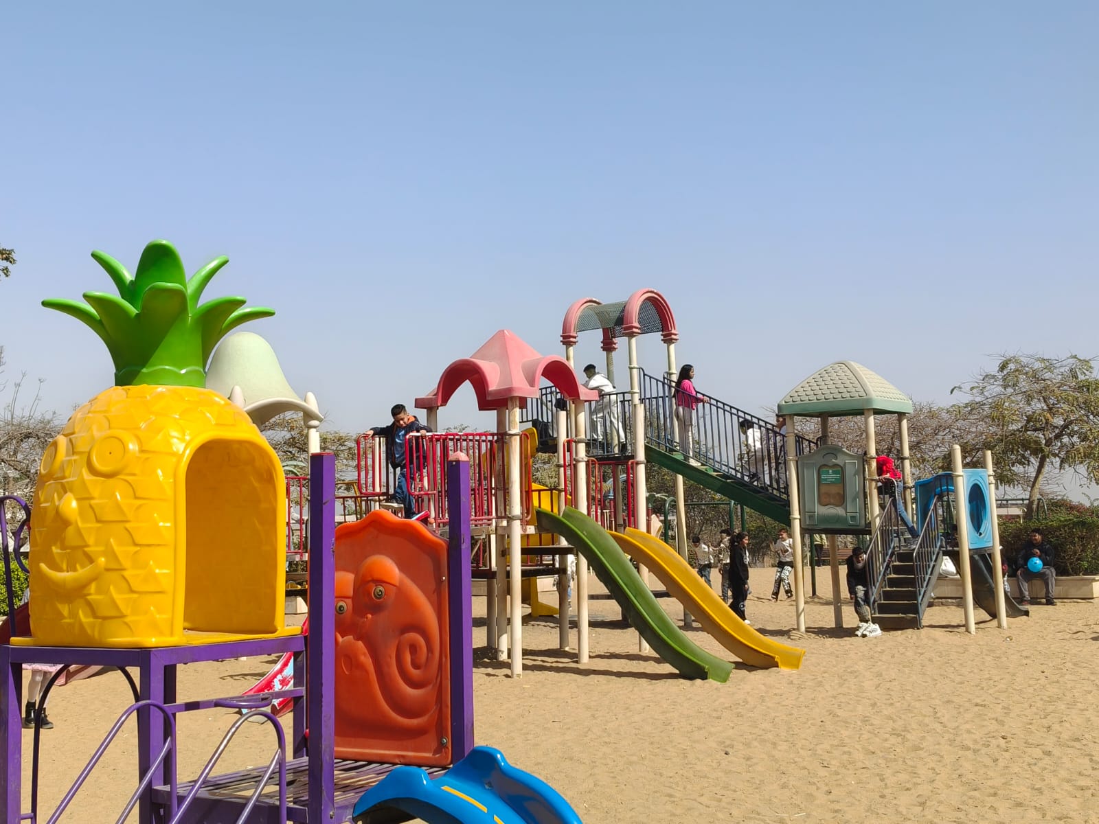 ملاهي حديقة الأزهر قبلة الزوار للاحتفال بعيد الفطر 