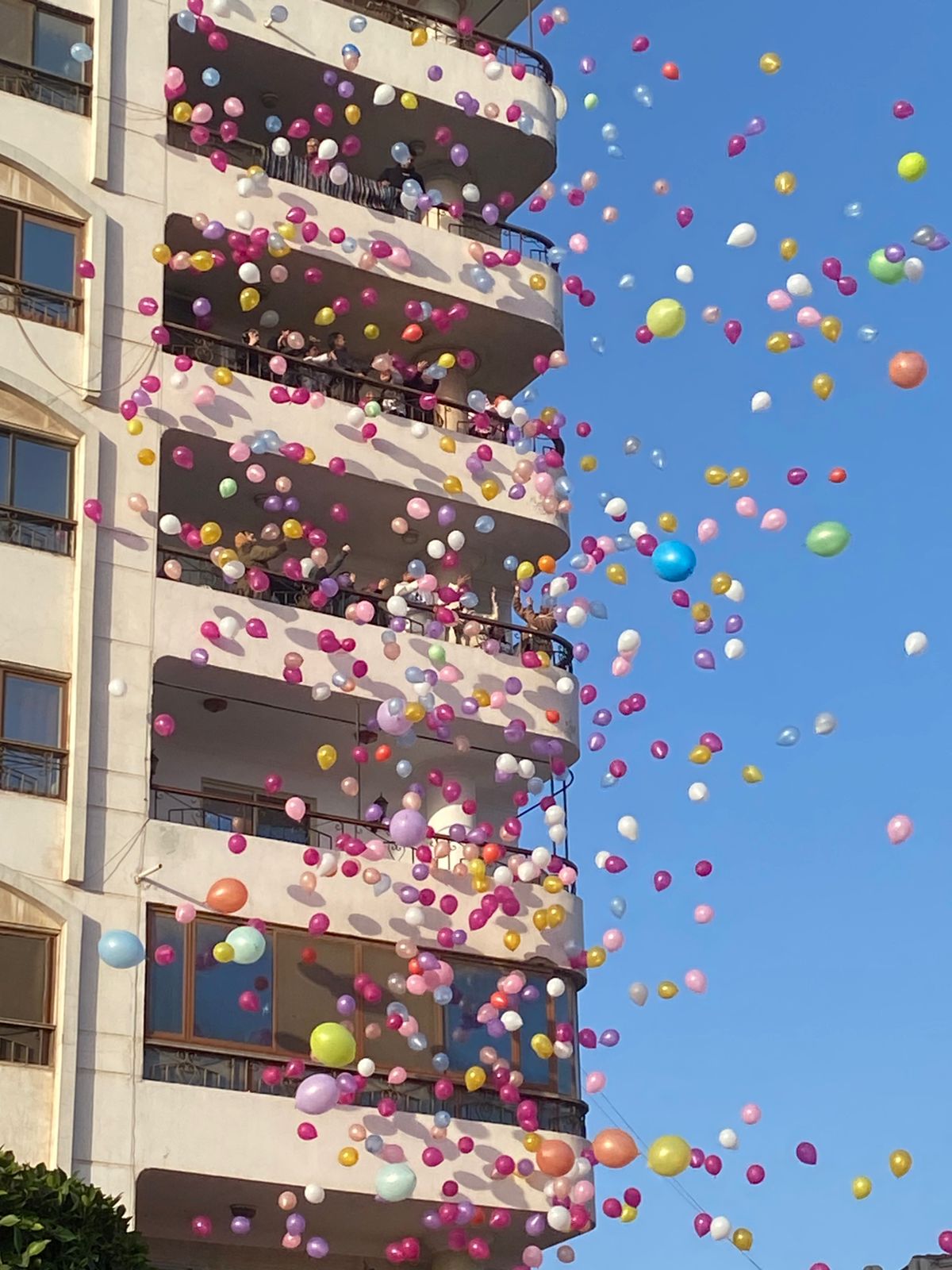 البلونات في ساخات للصلاة البلونات في ساخات للصلاة