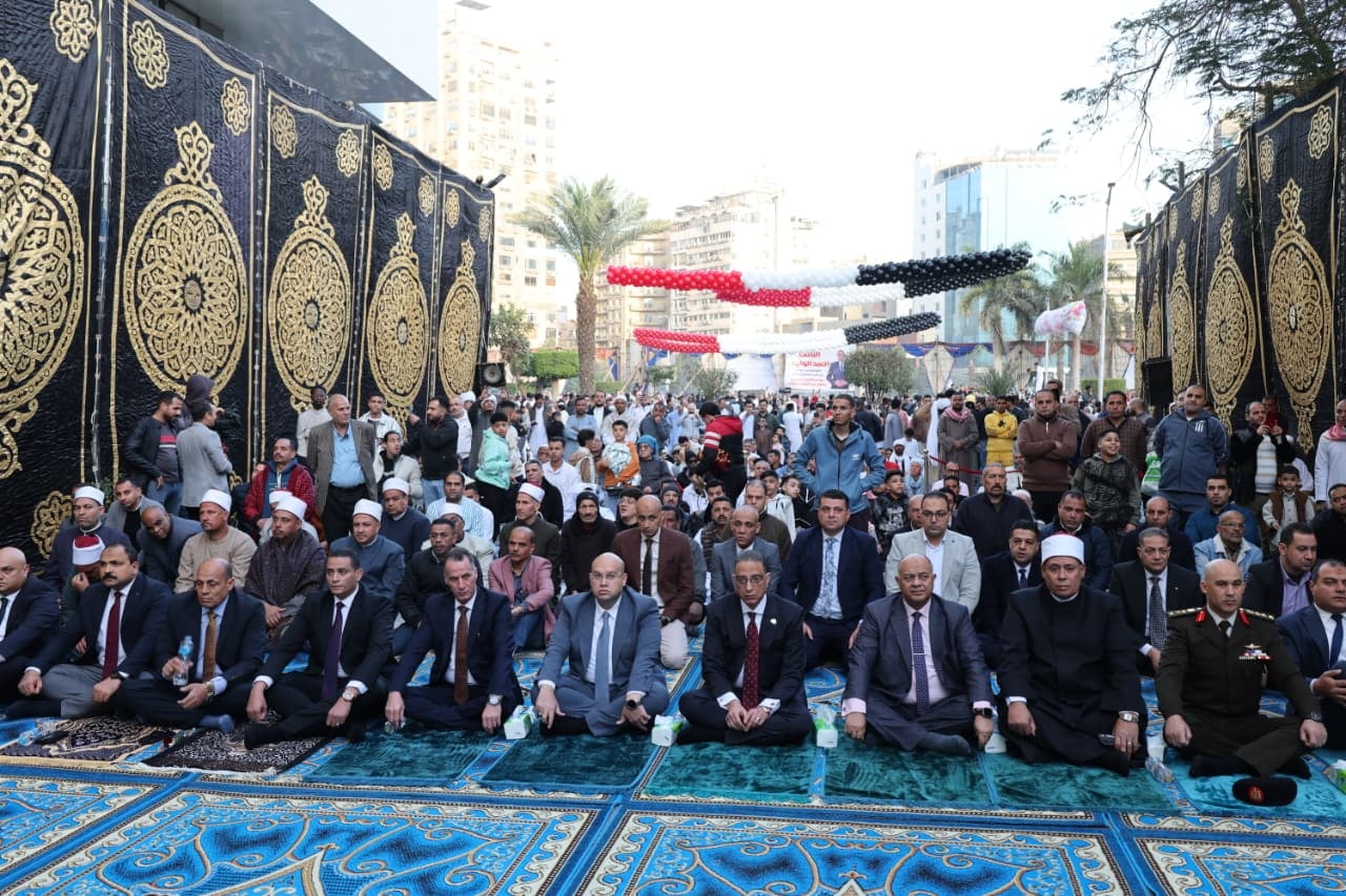محافظ الجيزة يؤدي صلاة عيد الفطر المبارك 