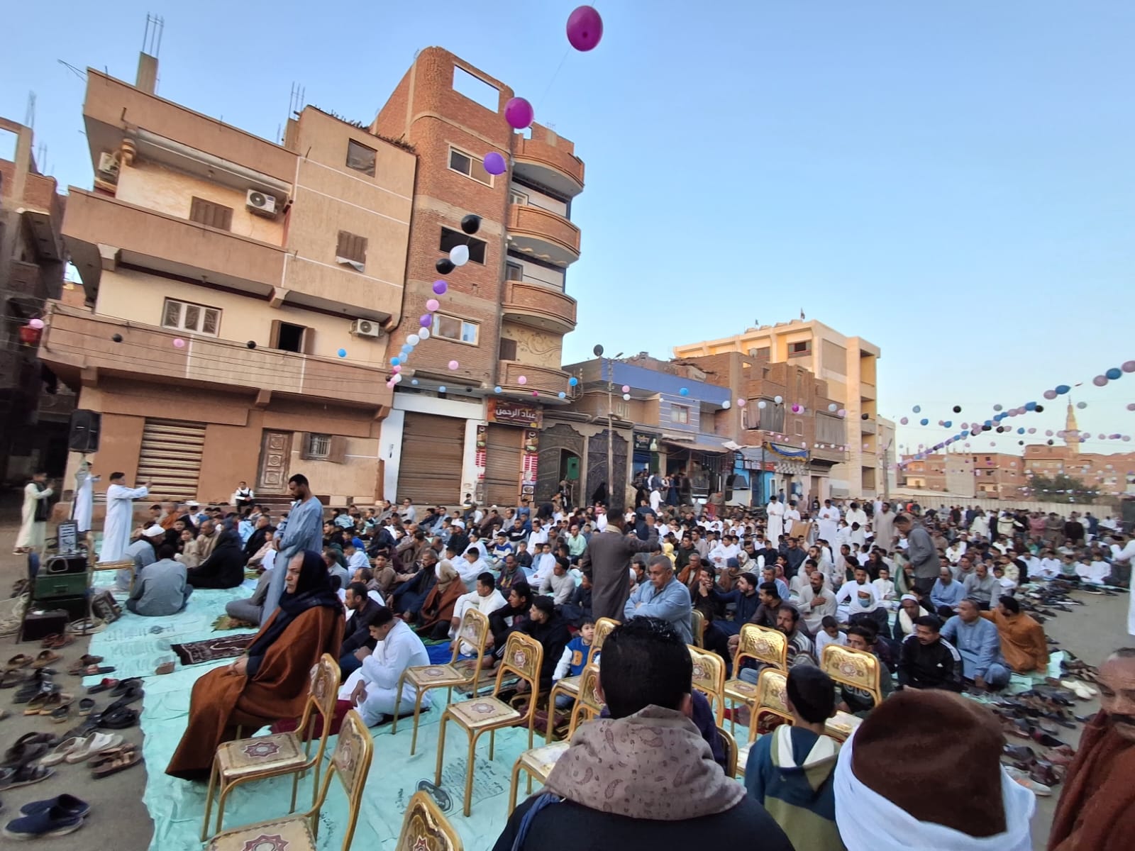 أهالى قرية الشبراوين بالشرقية يؤدون صلاة العيد