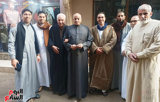 تجمع-أهالى-القرية