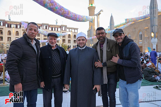 صلاة عيد الفطر بمسجد الحسين (26)