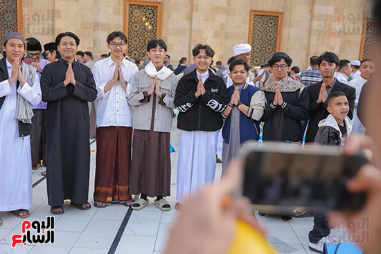 صلاة عيد الفطر بمسجد الحسين (36)