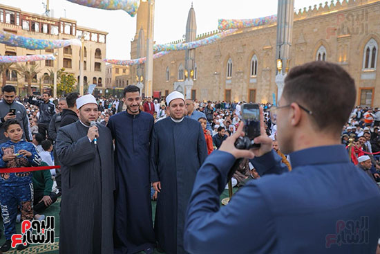 صلاة عيد الفطر بمسجد الحسين (25)