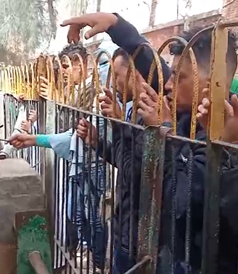 توافد على بيت السباع