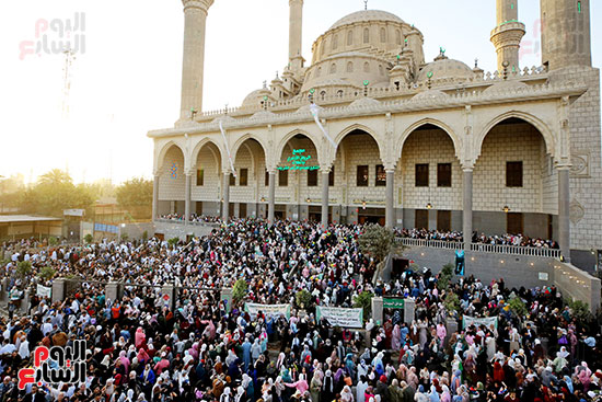اقبال كبير على صلاة العيد