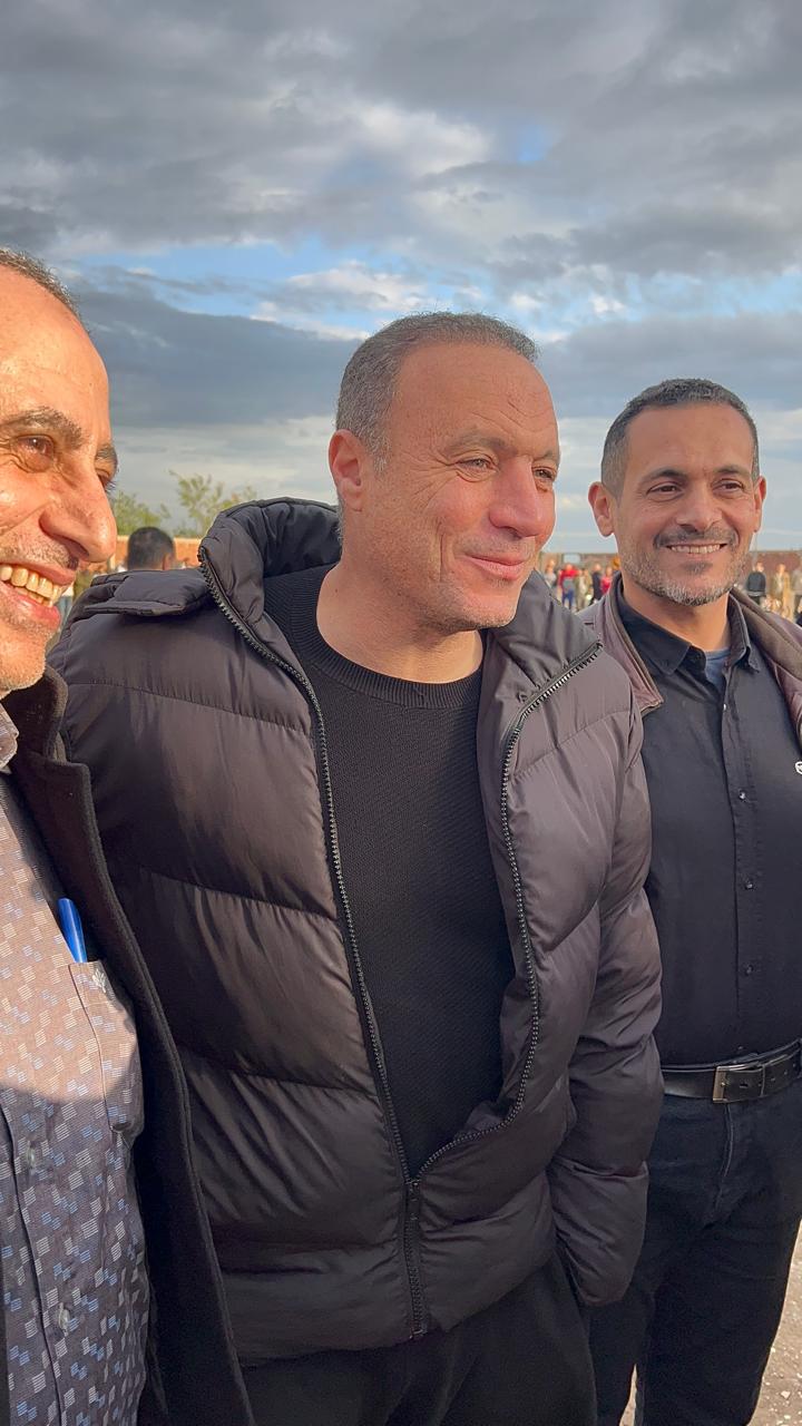 نادر السيد يلتقط الصور التذكارية