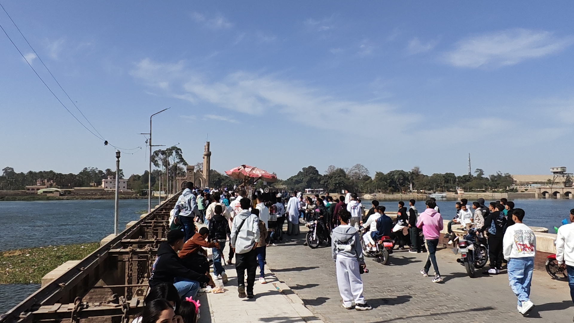 ​زحام وإقبال تاريخي بحدائق القاهرة والقناطر في ثاني أيام العيد