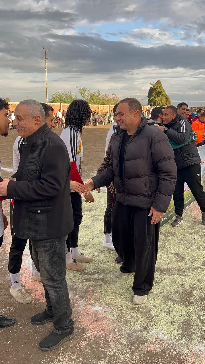 نزول نادر السيد لارض الملعب