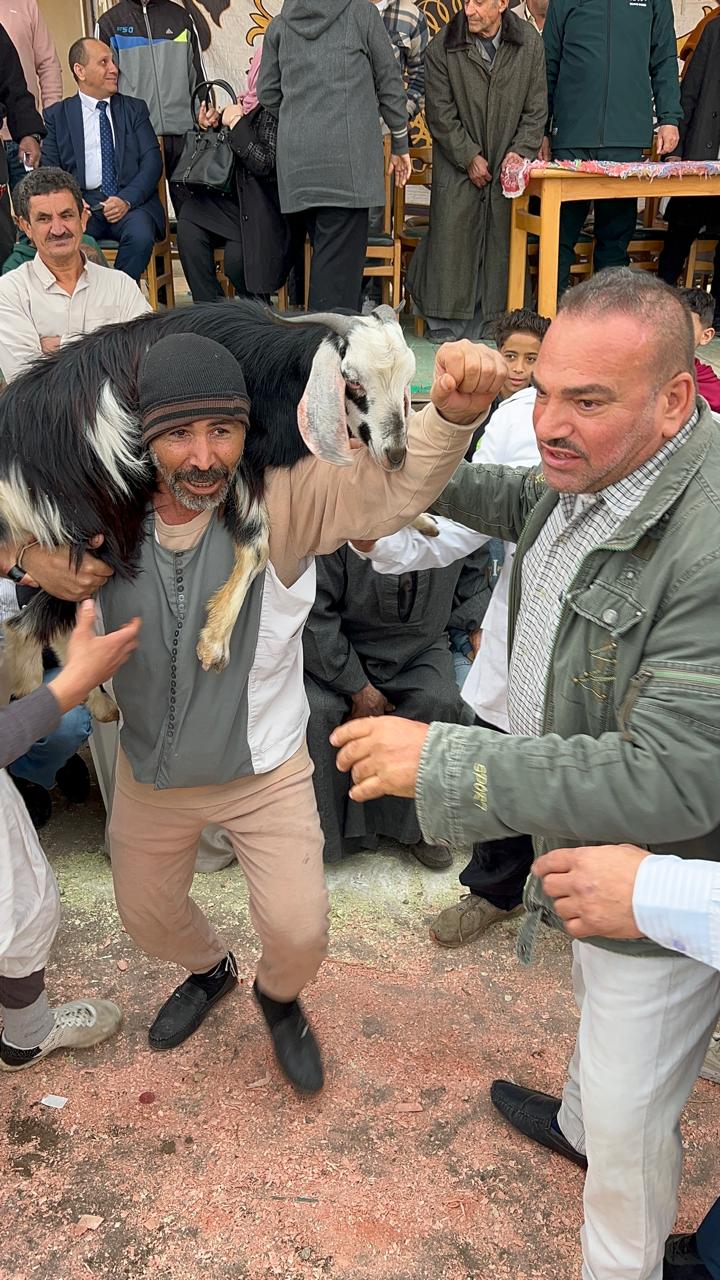 فرحة أفضل لاعب بالفوز بالمعزة