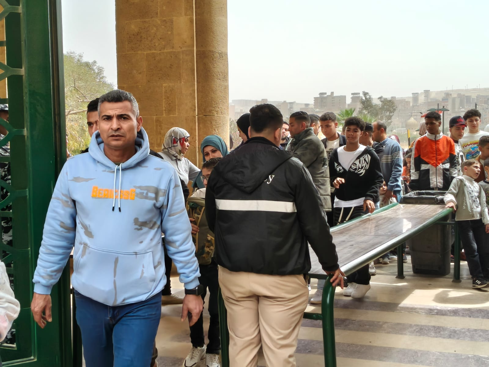 إقبال كبير علي حديقة الأزهر 