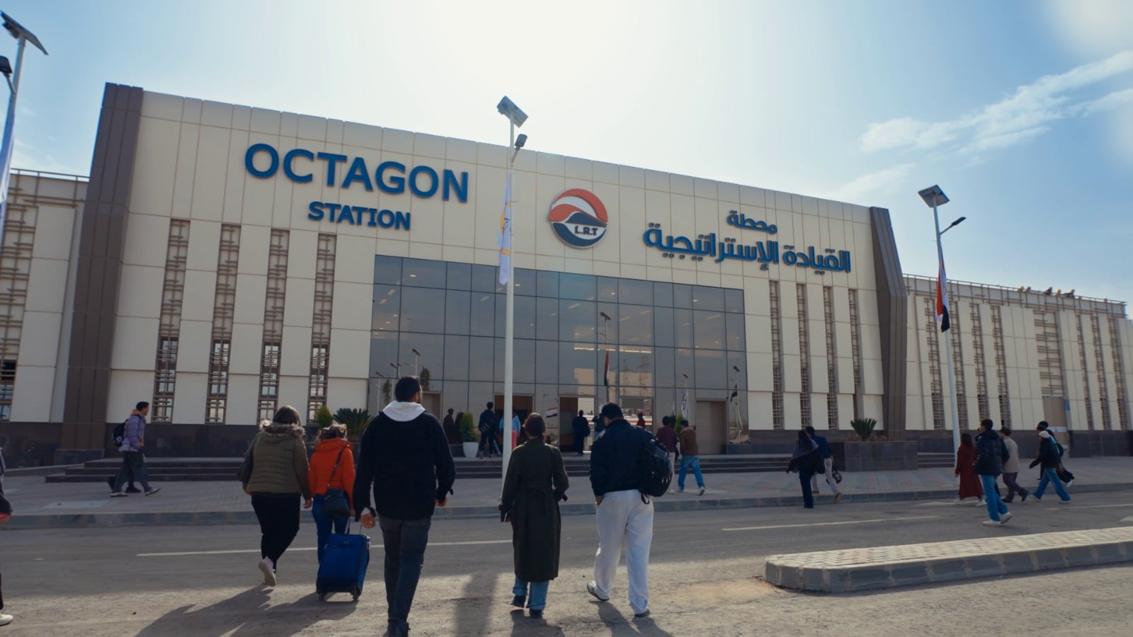 وزارة النقل تنقل المواطنين وطلاب الأكاديمية العسكرية من قلب العاصمة الجديدة