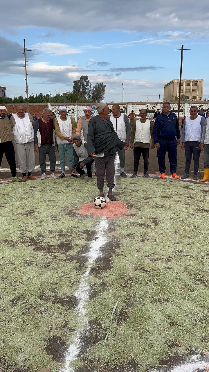 صورة تذكارية قبل اللقاء