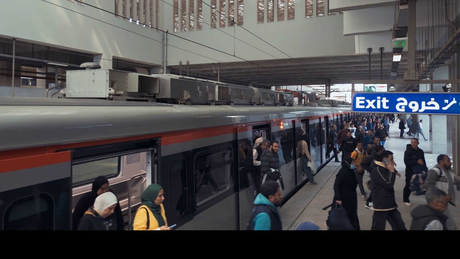 وزارة النقل تنقل المواطنين من قلب العاصمة الجديدة