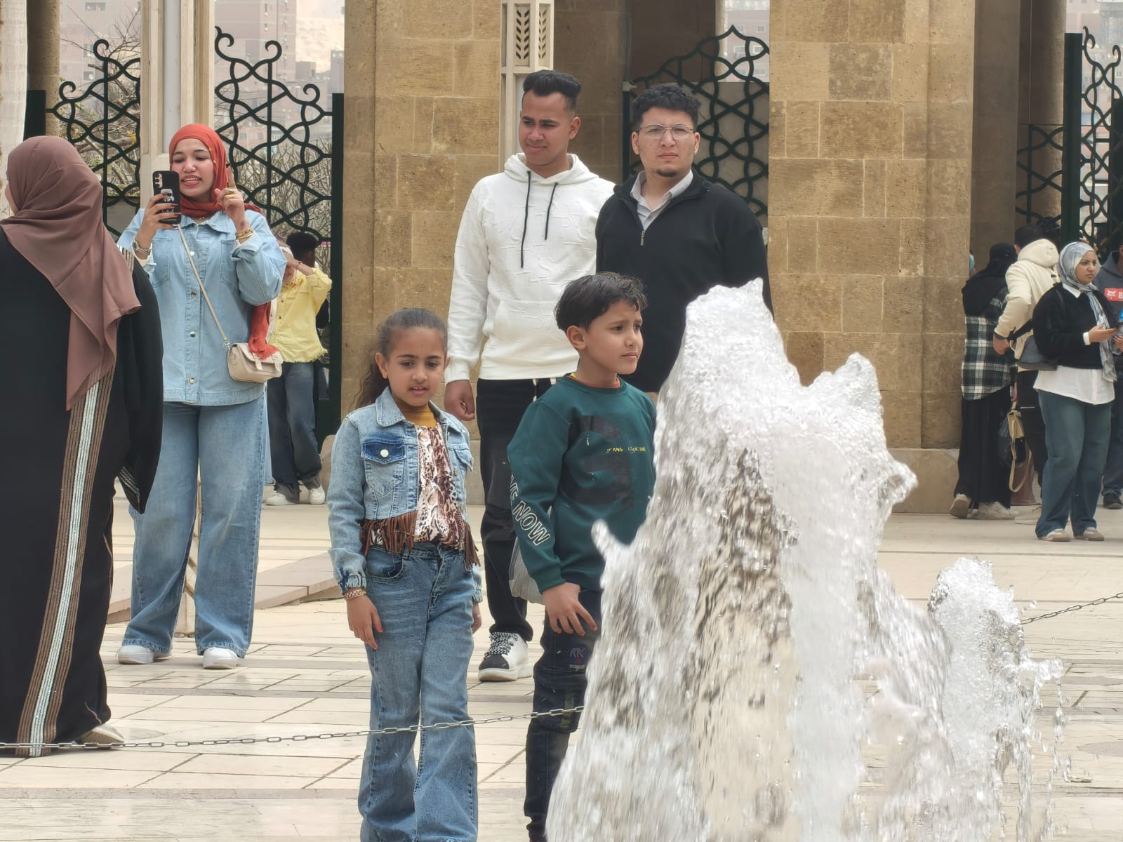 نافورة حديقة الأزهر الراقصة تجذب المحتفلين
