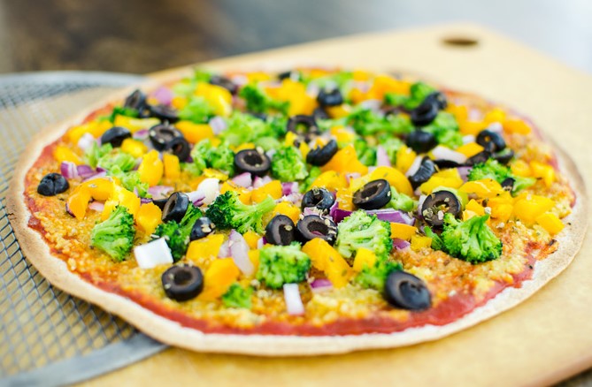 طريقة عمل بيتزا بالخضروات 