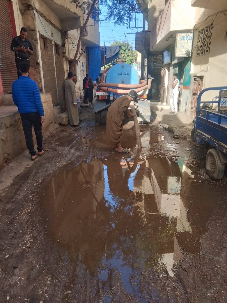 مدينة أرمنت تستجيب لشكاوى كسر ماسورة مياه مدينة أرمنت تستجيب لشكاوى كسر ماسورة مياه