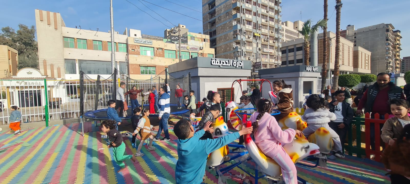 الاطفال فى الحدائق الاطفال فى الحدائق