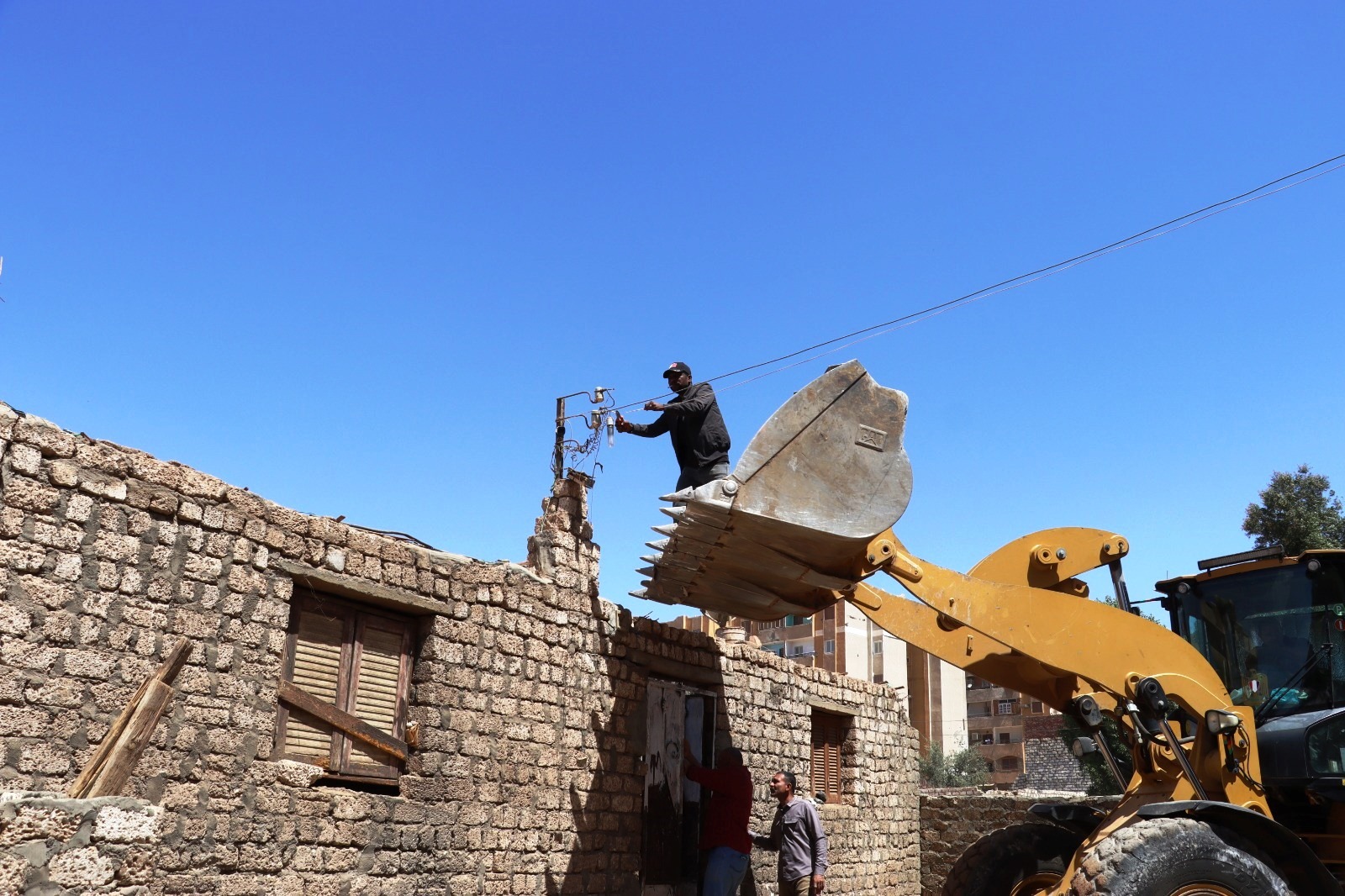 فصل الكهرباء