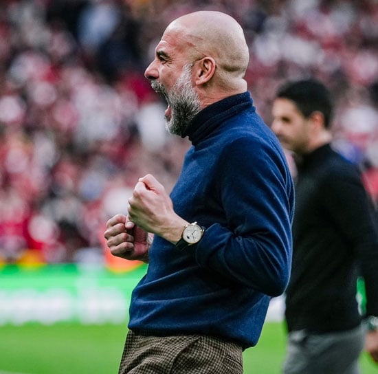 احتفال جوارديولا بالتتويج احتفال جوارديولا بالتتويج