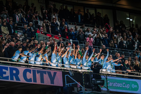 احتفال لاعبى مانشيستر سيتى احتفال لاعبى مانشيستر سيتى