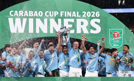 احتفال لاعبى السيتى بالتتويج احتفال لاعبى السيتى بالتتويج