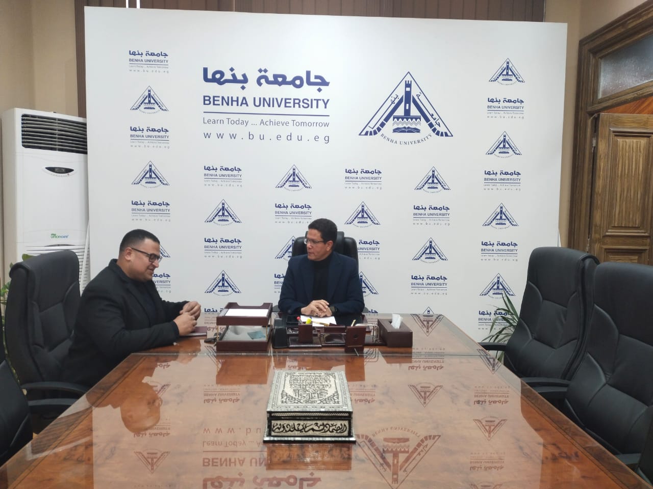 أثناء اللقاء