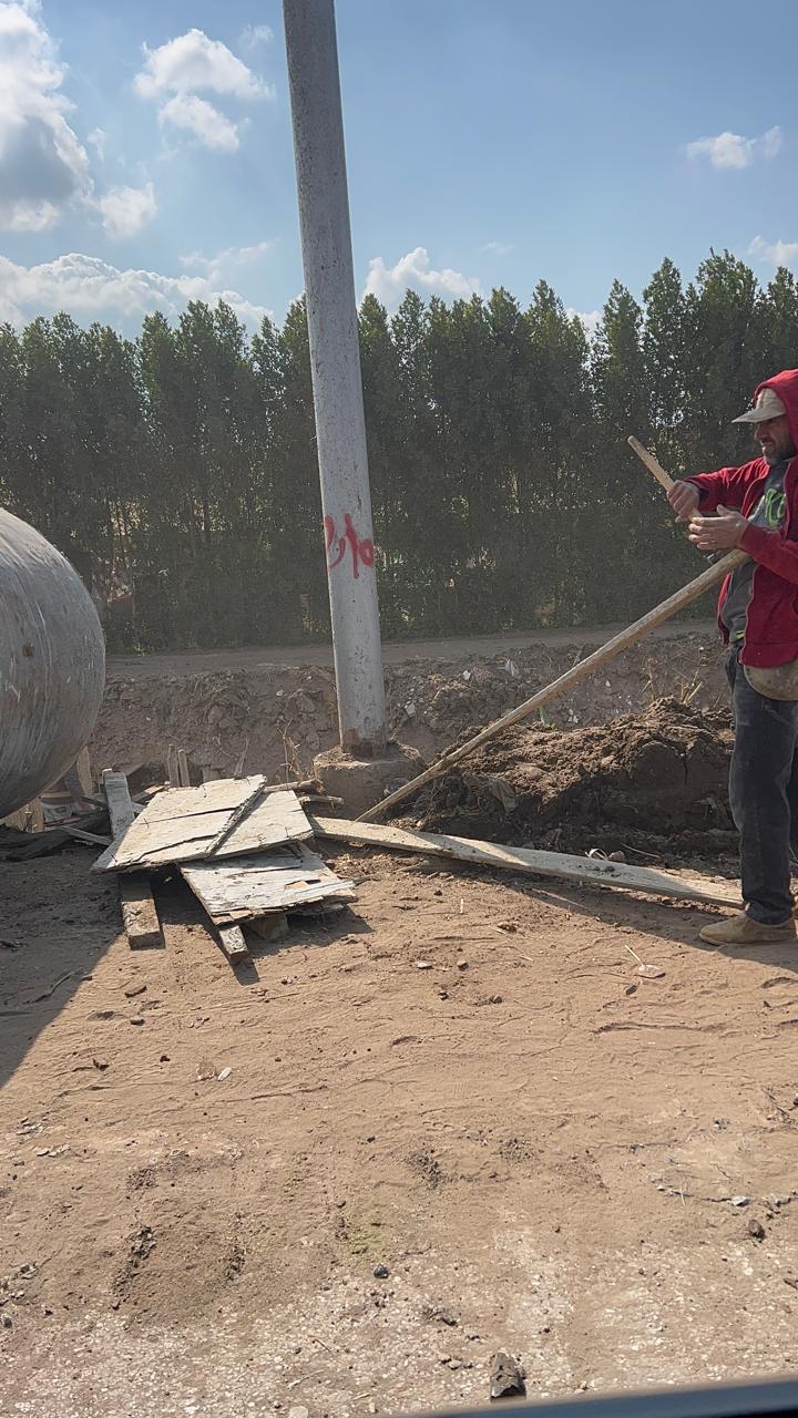 أحد العمال وإستمرار العمل