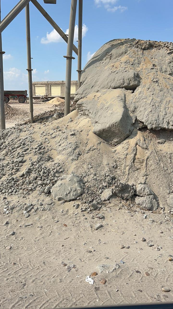 الأسمنت والخليط في محطة الخلط