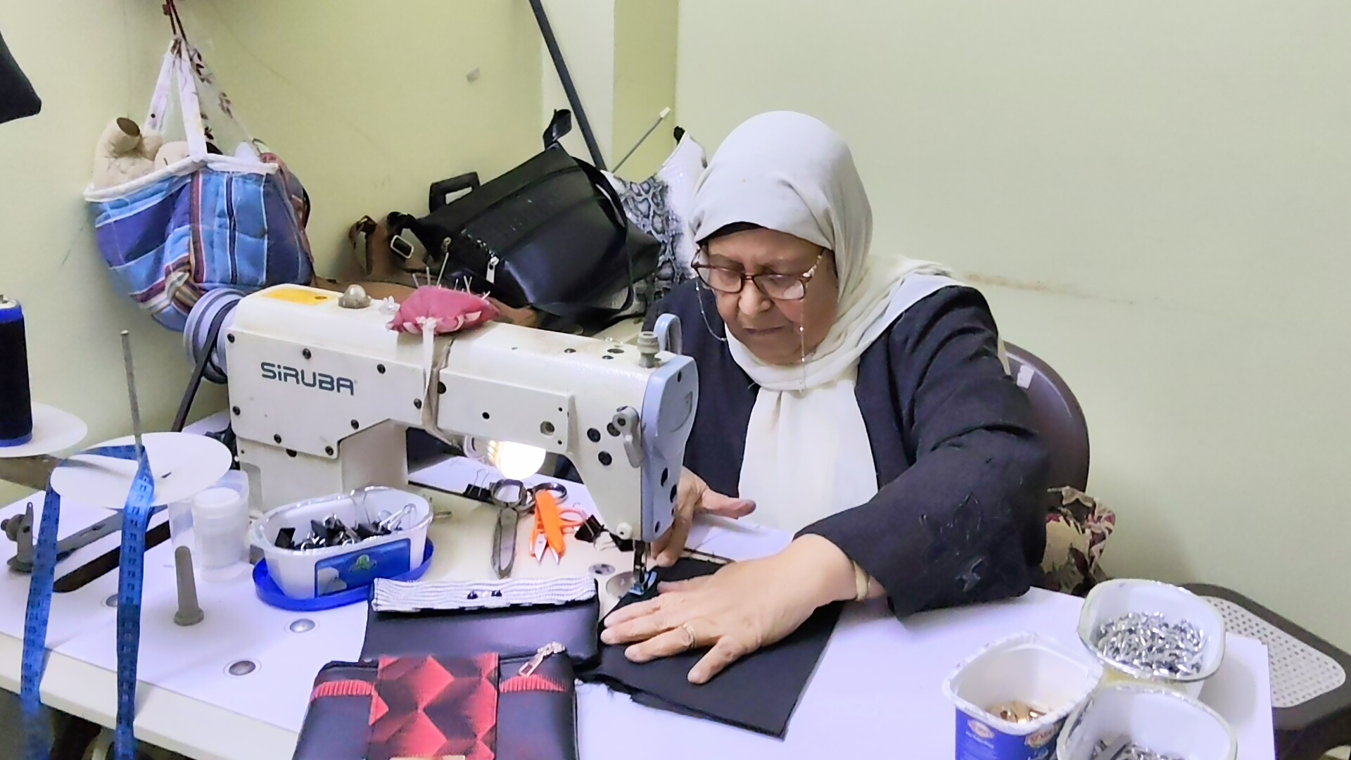 الحاجة رضا نموذج ملهم للعمل 