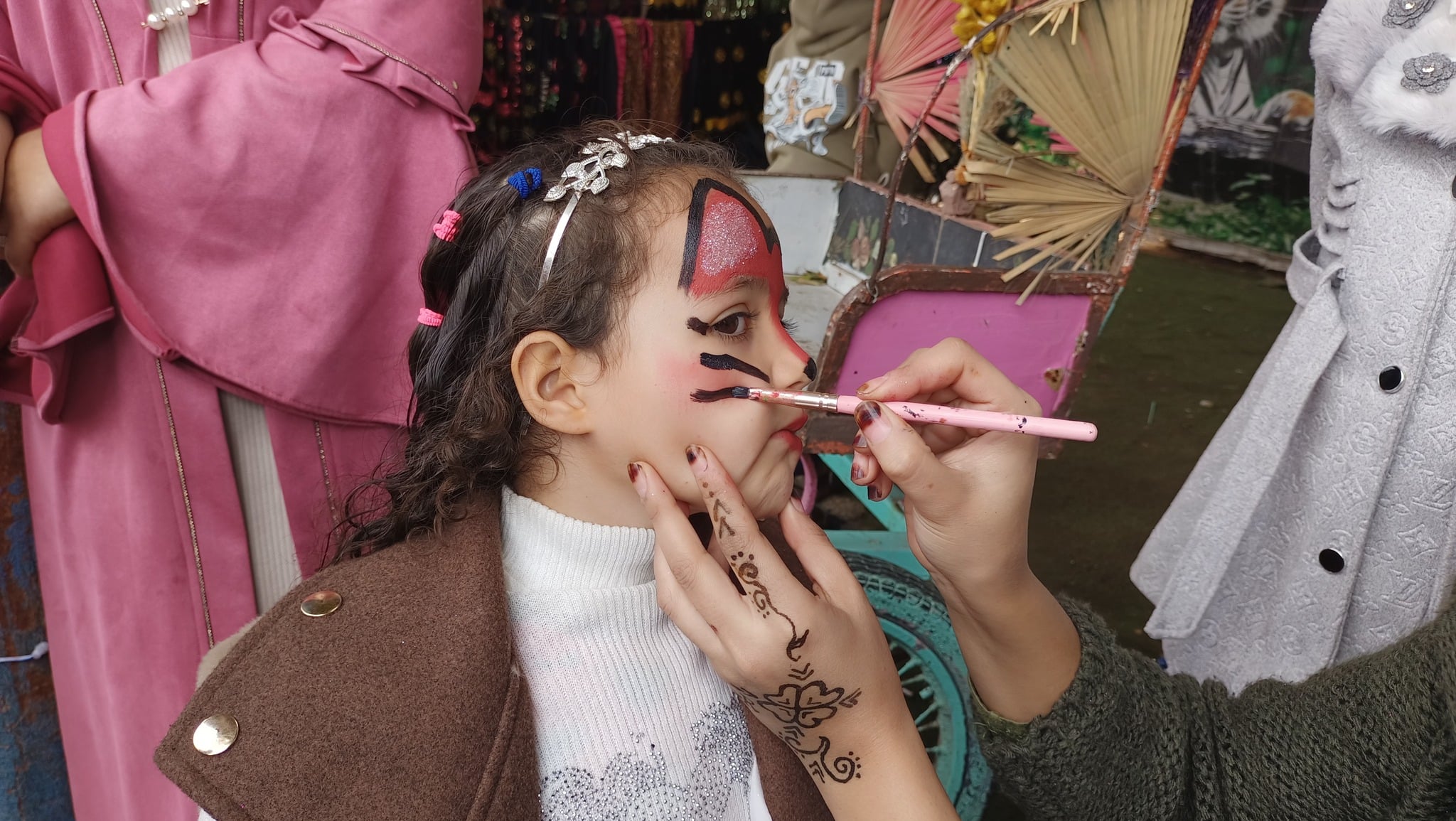 الرسم على الوجوه الرسم على الوجوه