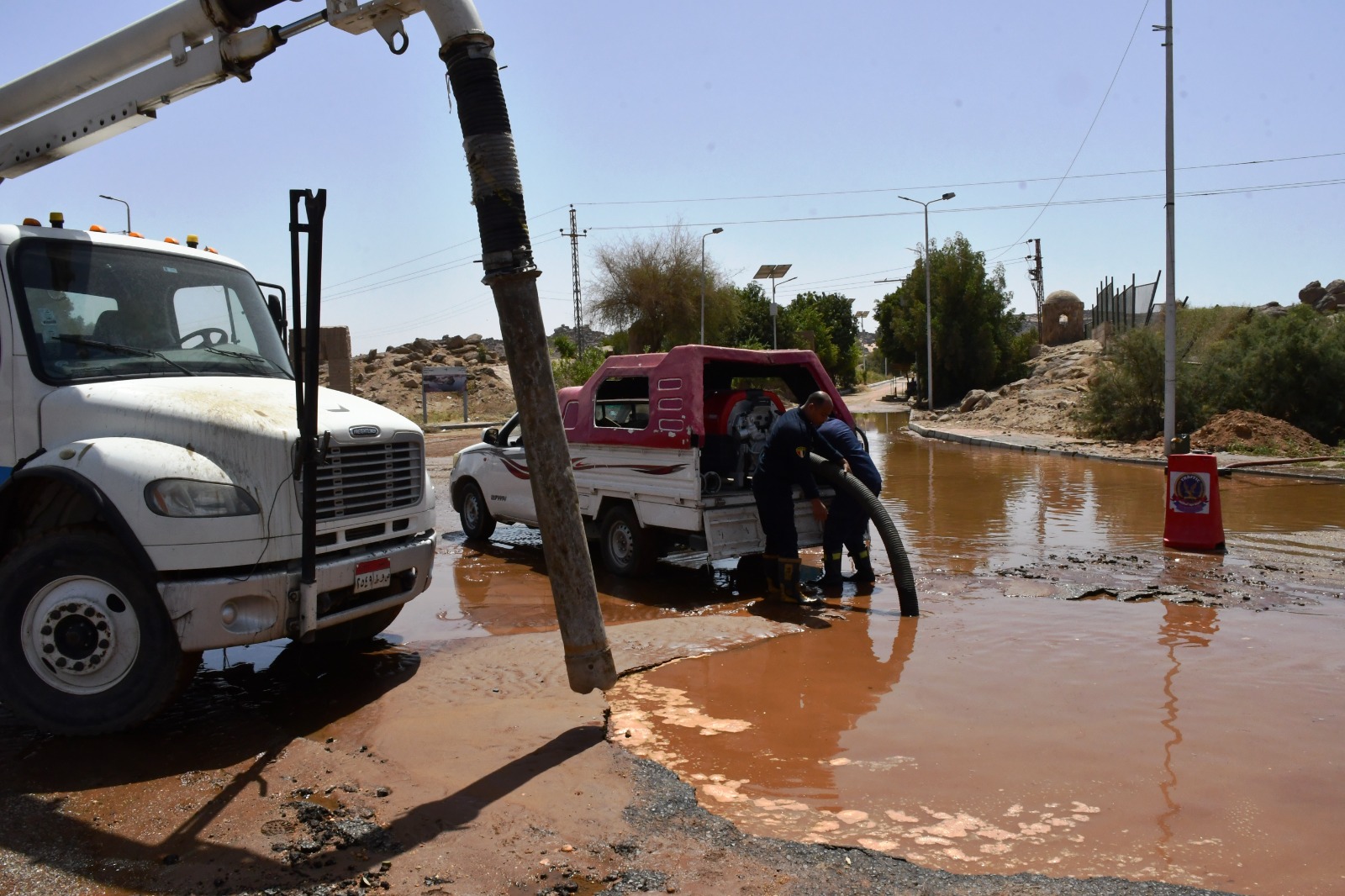 جانب من غرق الطريق جانب من غرق الطريق