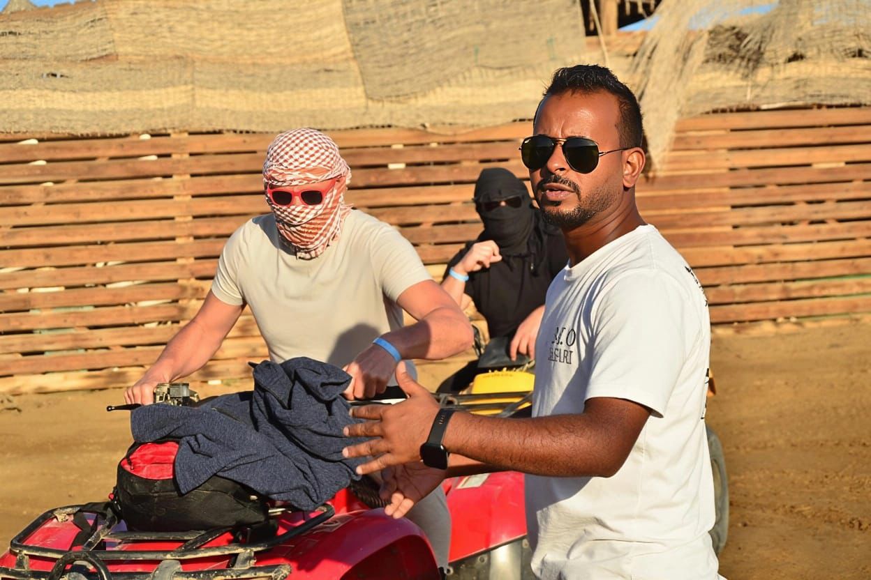 استمتاع السياح برحلات السفارى