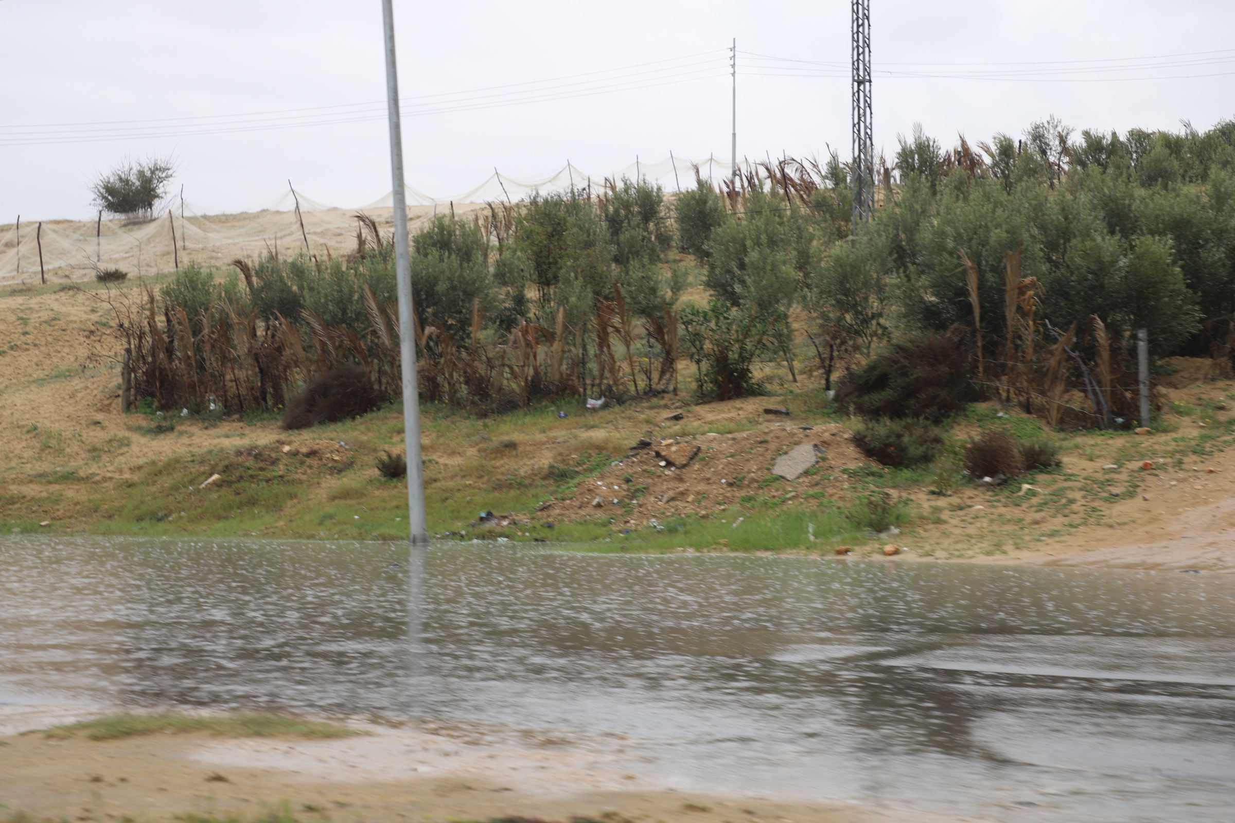 تراكم مياه الامطار علي الطرق 