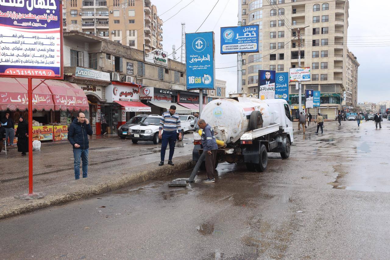 رفع مياه الامطار من الشوارع رفع مياه الامطار من الشوارع