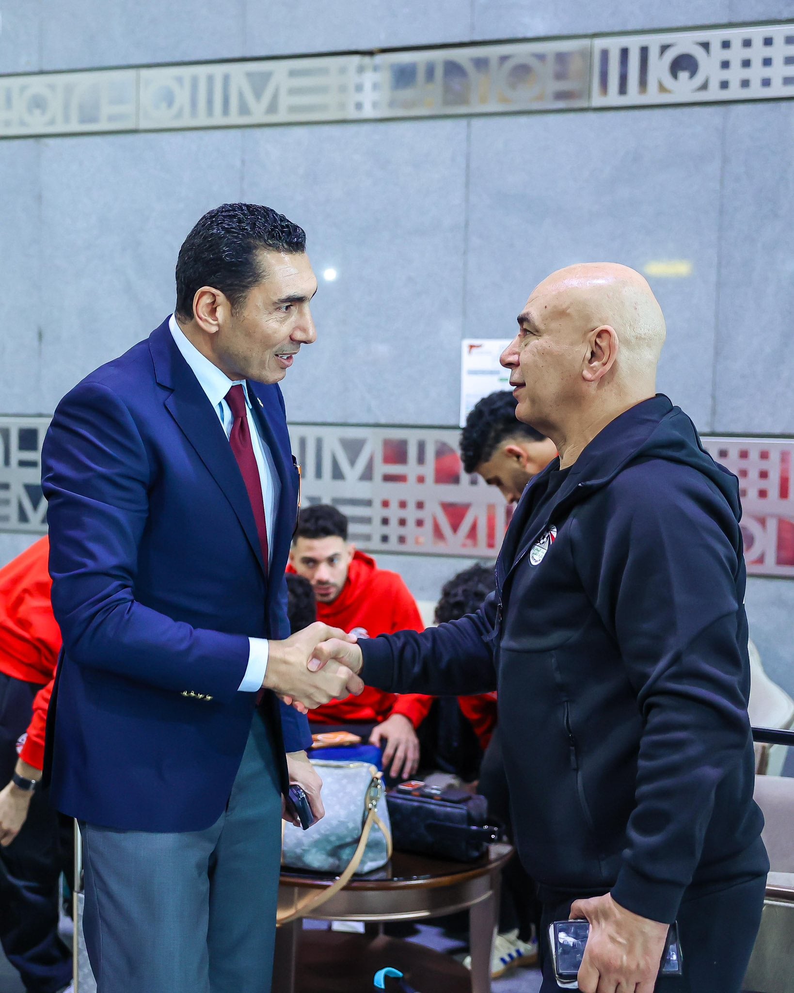 وزير الرياضة وحسام حسن