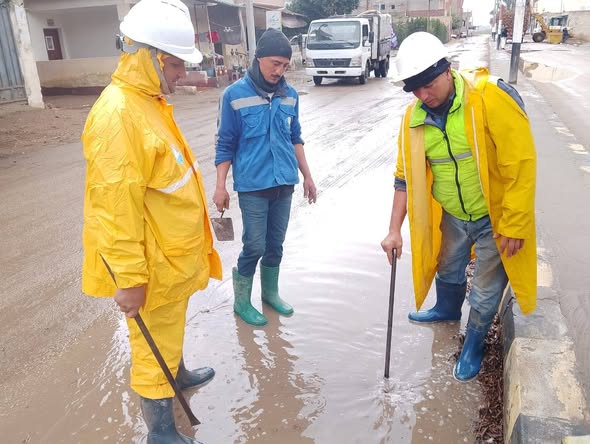 رفع  مياه الامطار بالشوارع