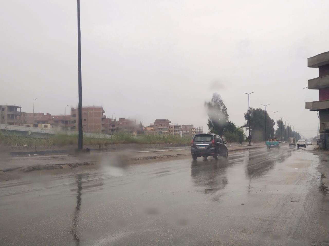 الطقس المتقلب وهطول الأمطار فى المحافظات