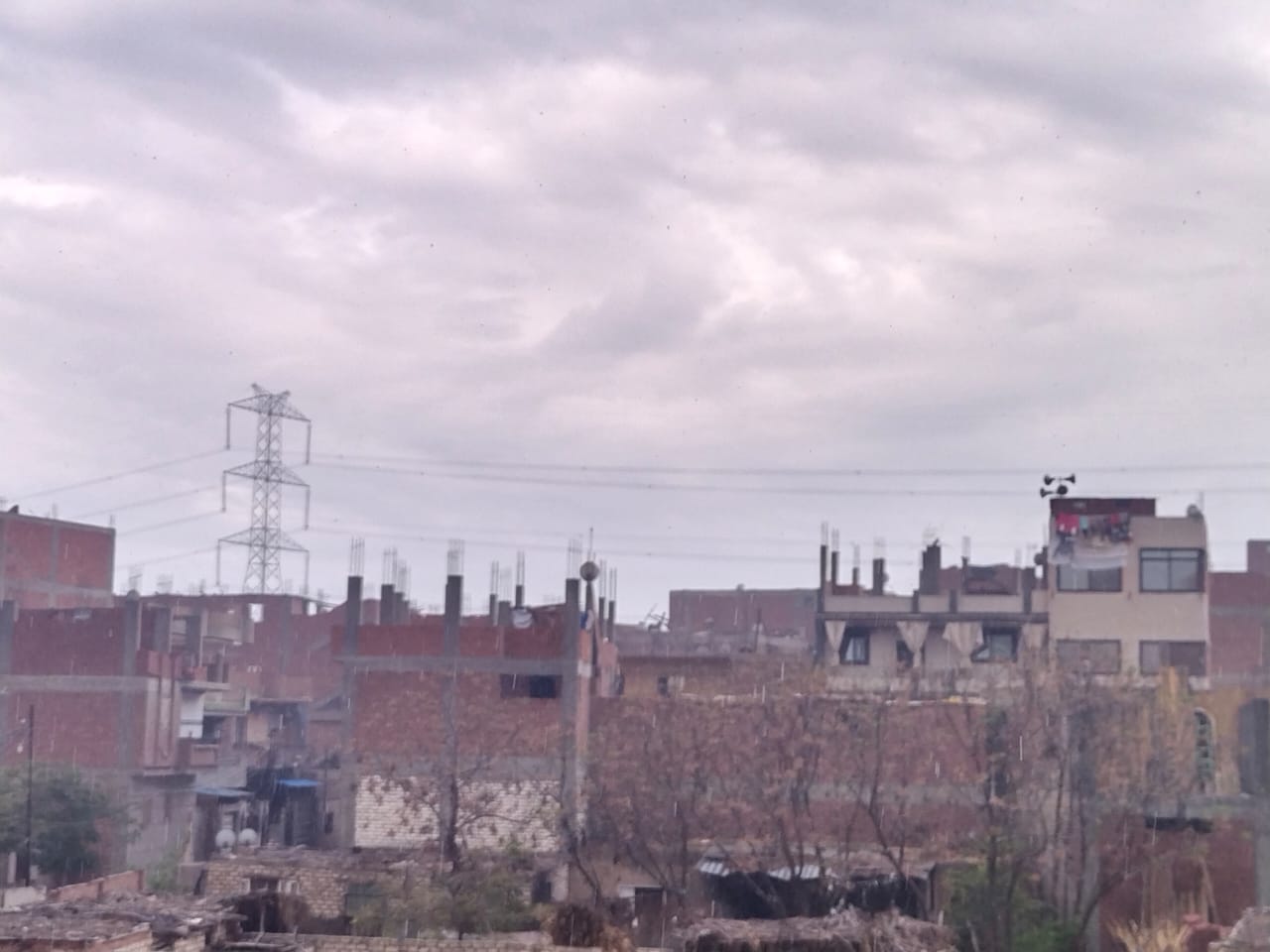 الغيوم تملأ السماء