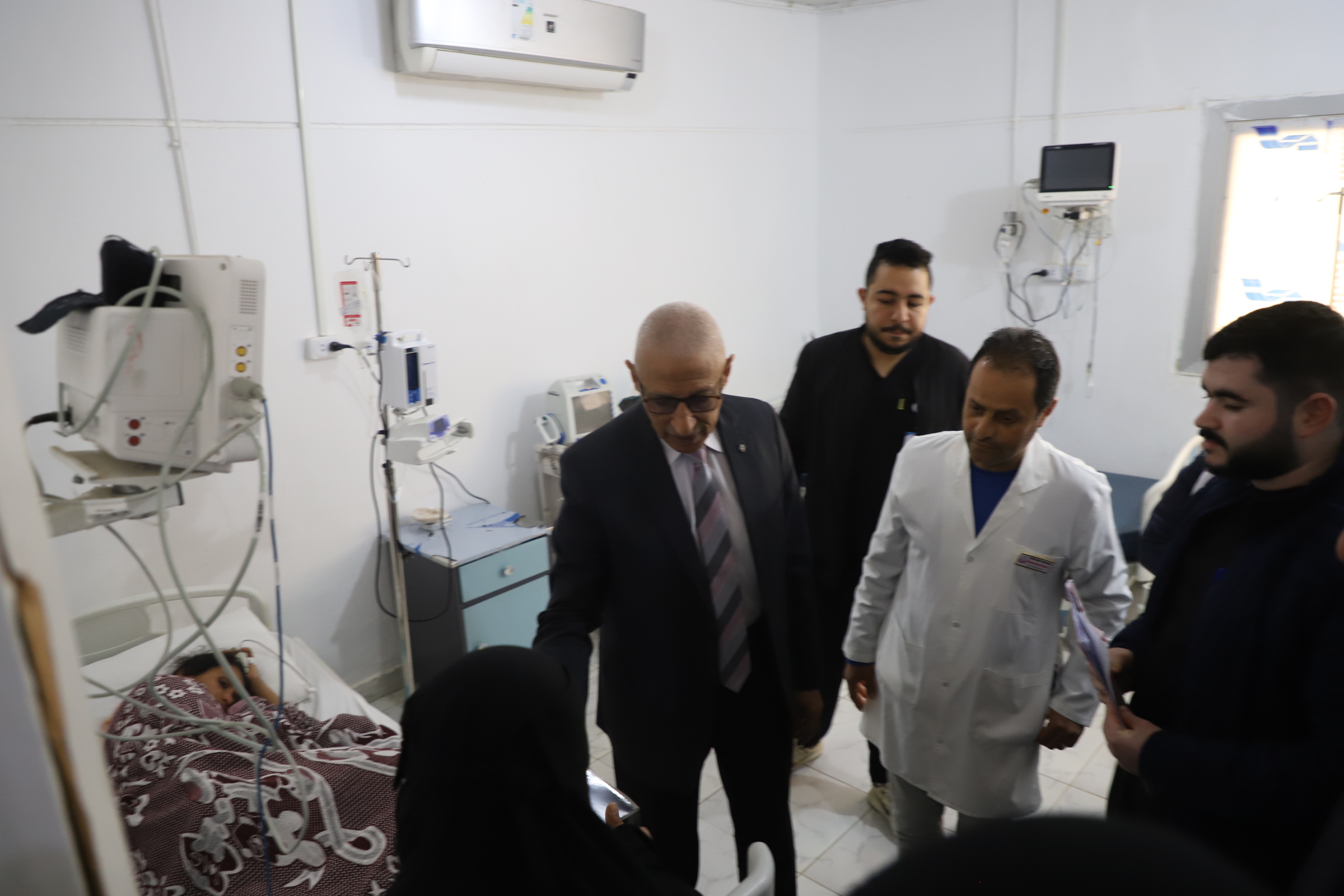الاطمئنان علي المرضي 