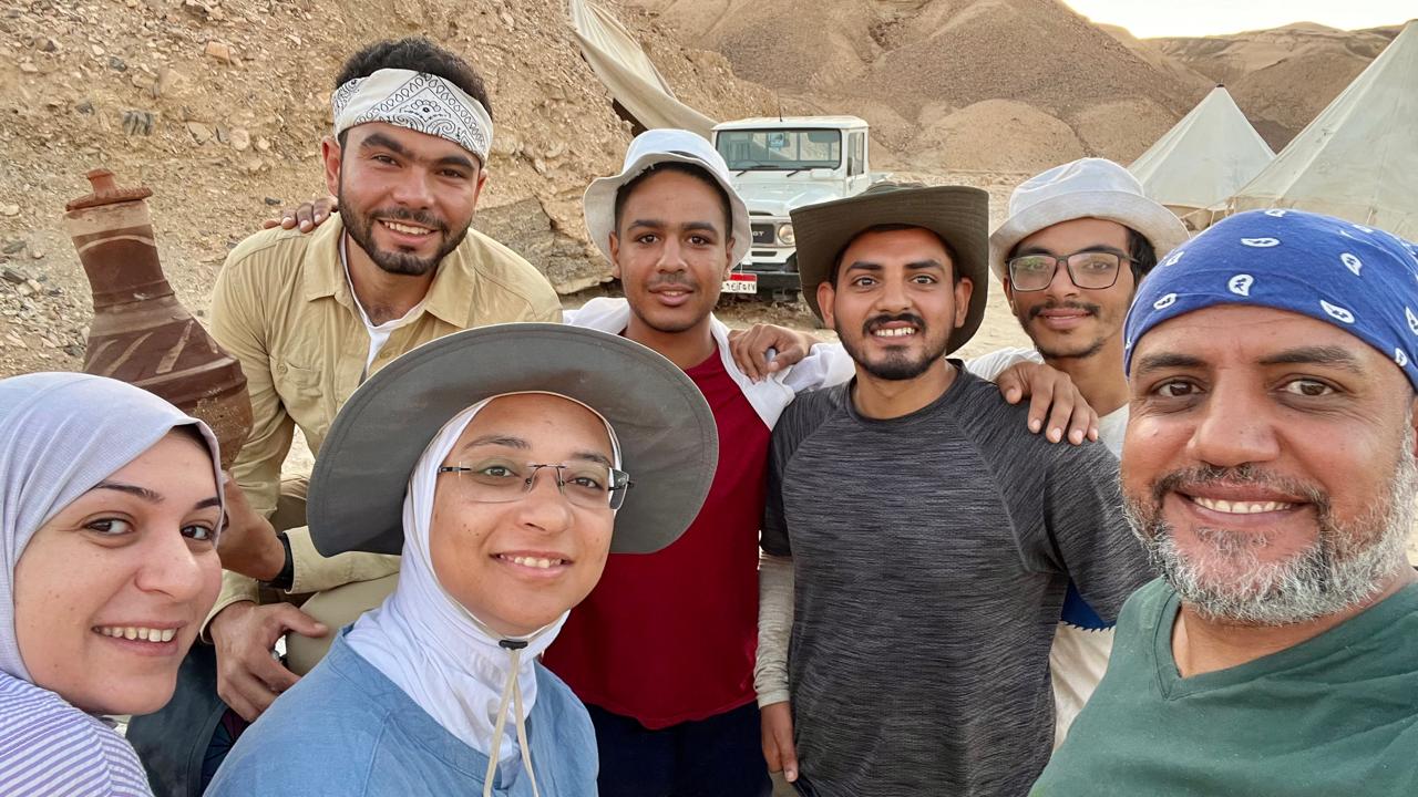 الفريق الذى توصل لـ نوع جديد من أسلاف القردة العليا الفريق الذى توصل لـ نوع جديد من أسلاف القردة العليا