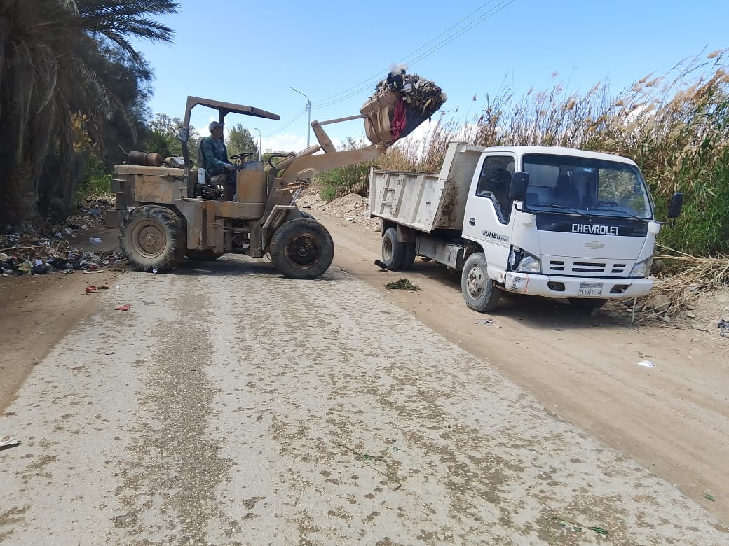 رفع أطنان القمامة