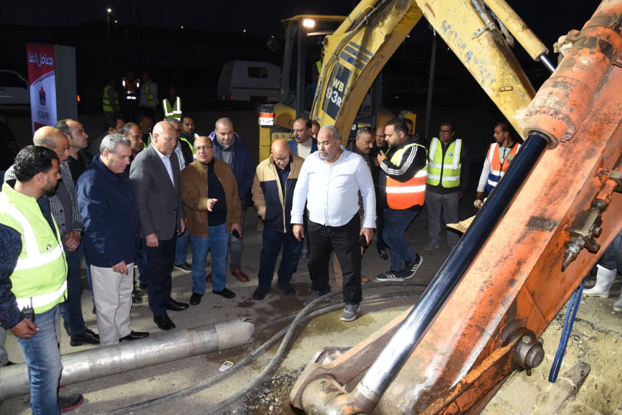 ​محافظ القاهرة يتفقد أعمال خط مياه زهراء المعادي