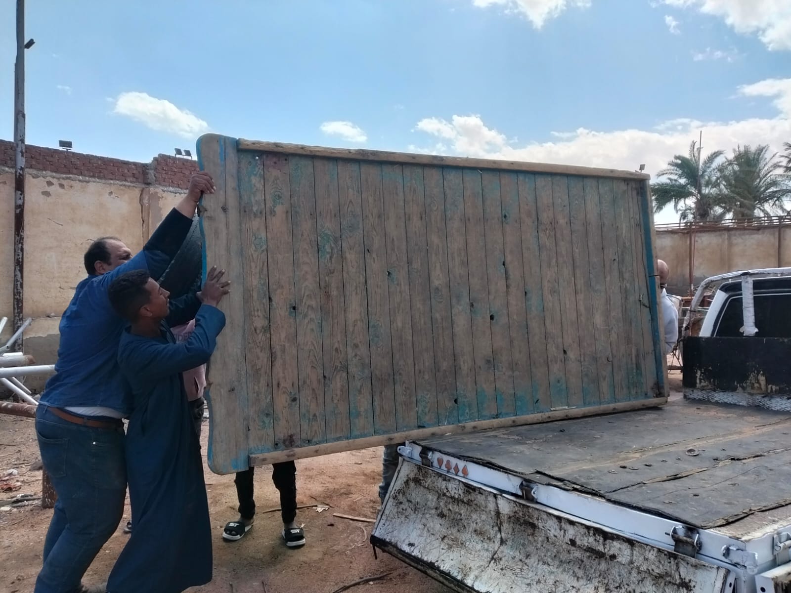 ترحيل اول عربة كارو بغارب