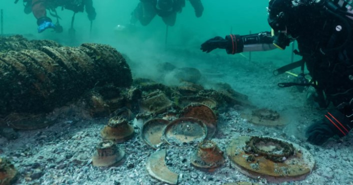 سفينة غارقة منذ 2000 عام 