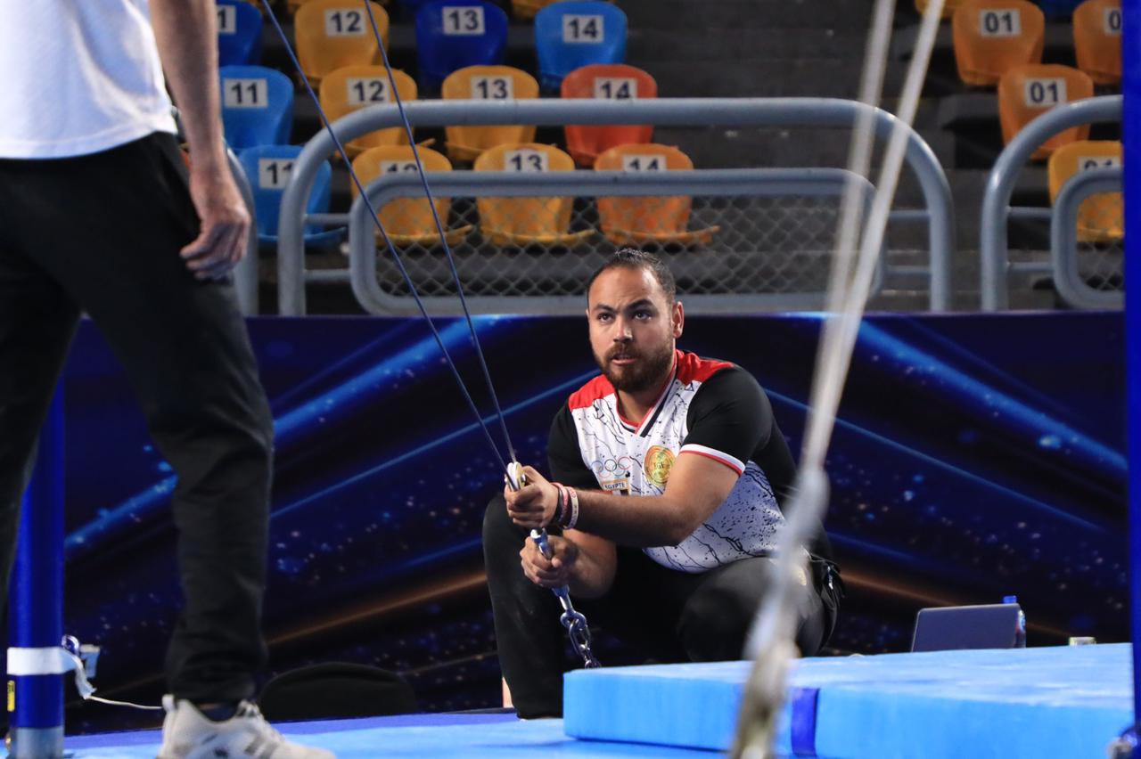 تركيب الأجهزة استعدادا لبطولة العالم للجمباز الفني (2)