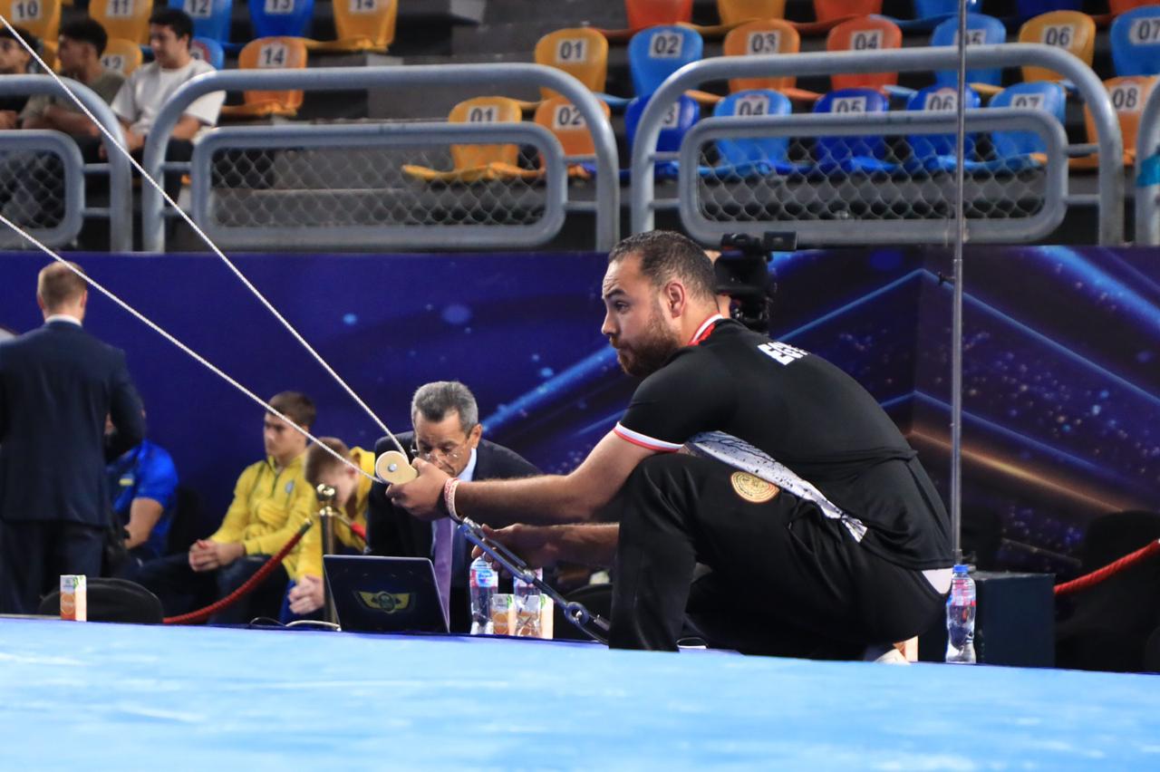 تركيب الأجهزة استعدادا لبطولة العالم للجمباز الفني (5)