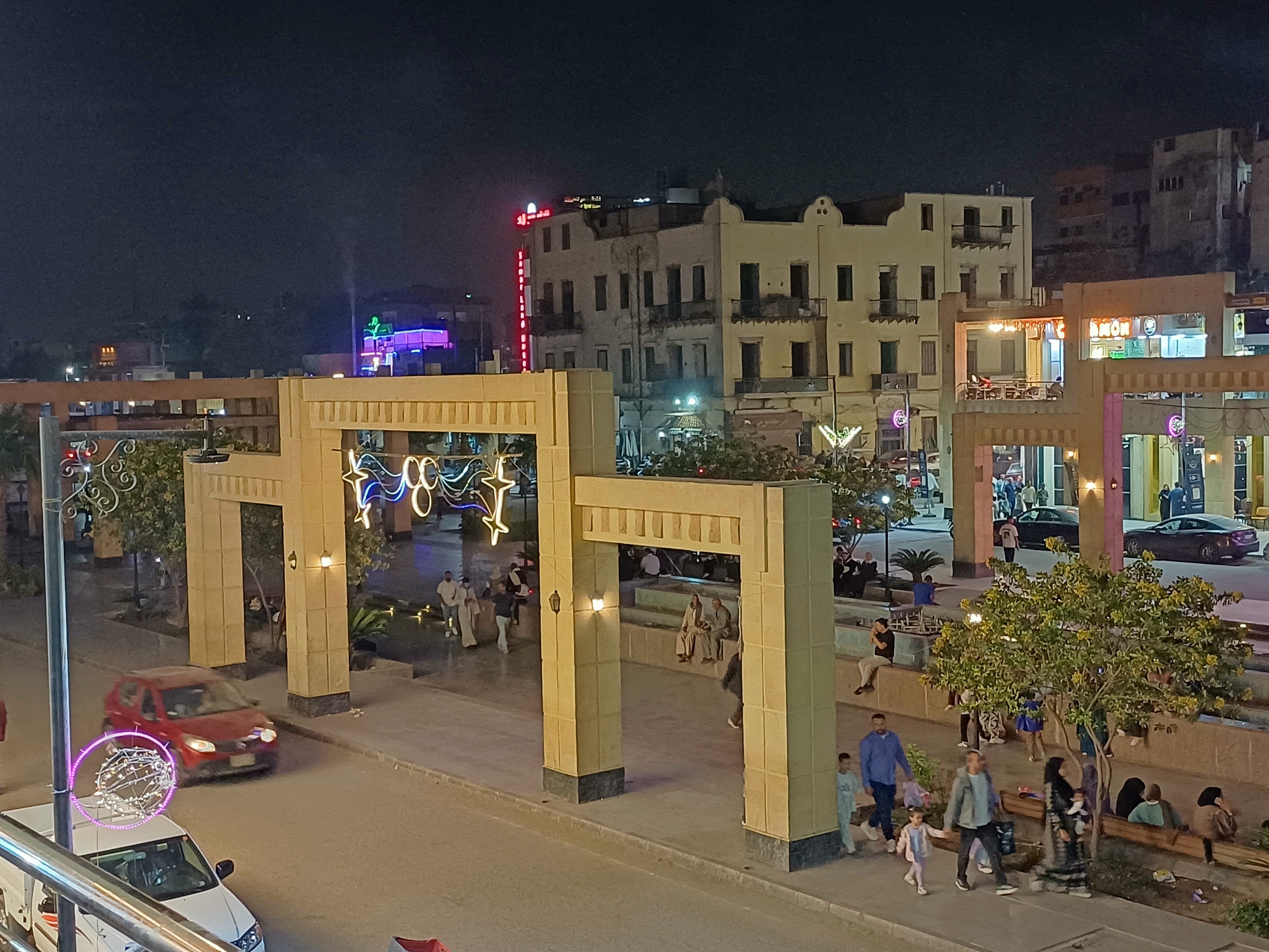 مدينة أسوان ليلا