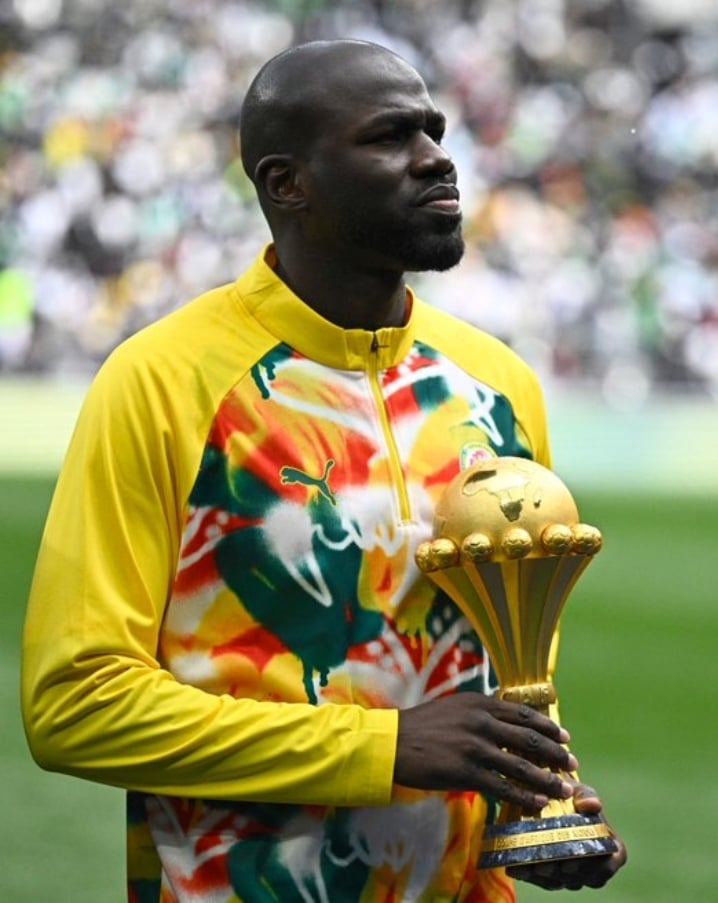 كوليبالي مع الكأس كوليبالي مع الكأس