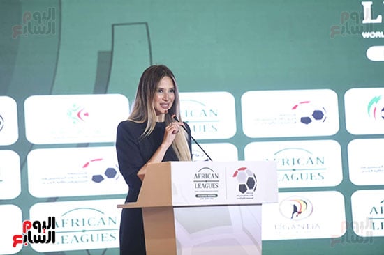 اثناء تقديم المؤتمر